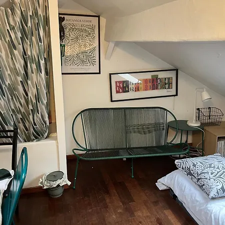 Pied à Terre à *
